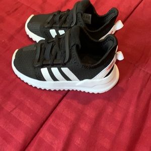 Unisex sneakers for kids size 6K